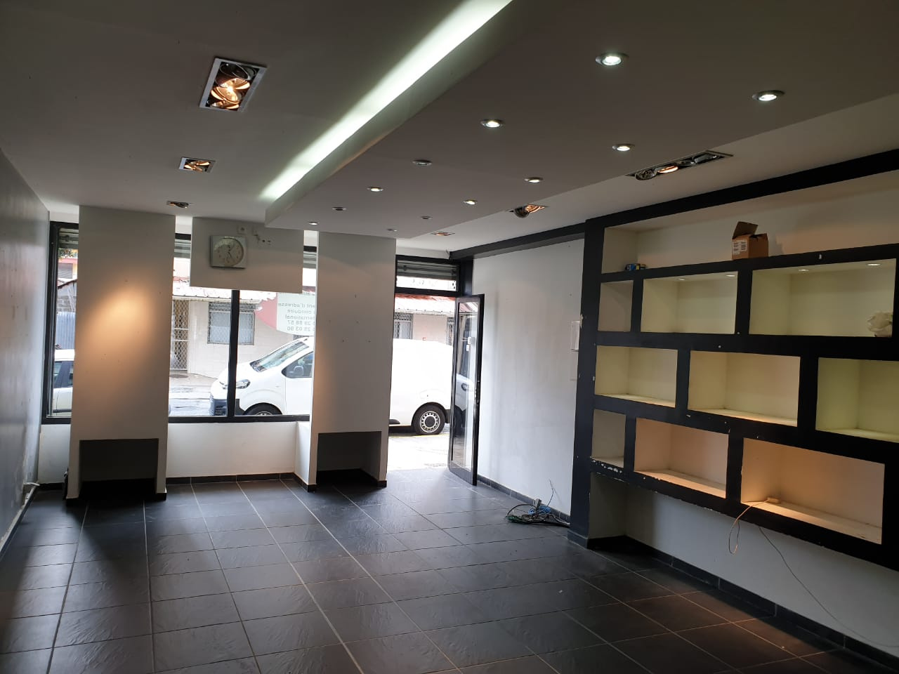 location-local-commercial-am-nag-avec-vitrine-cayenne-97300-guyane