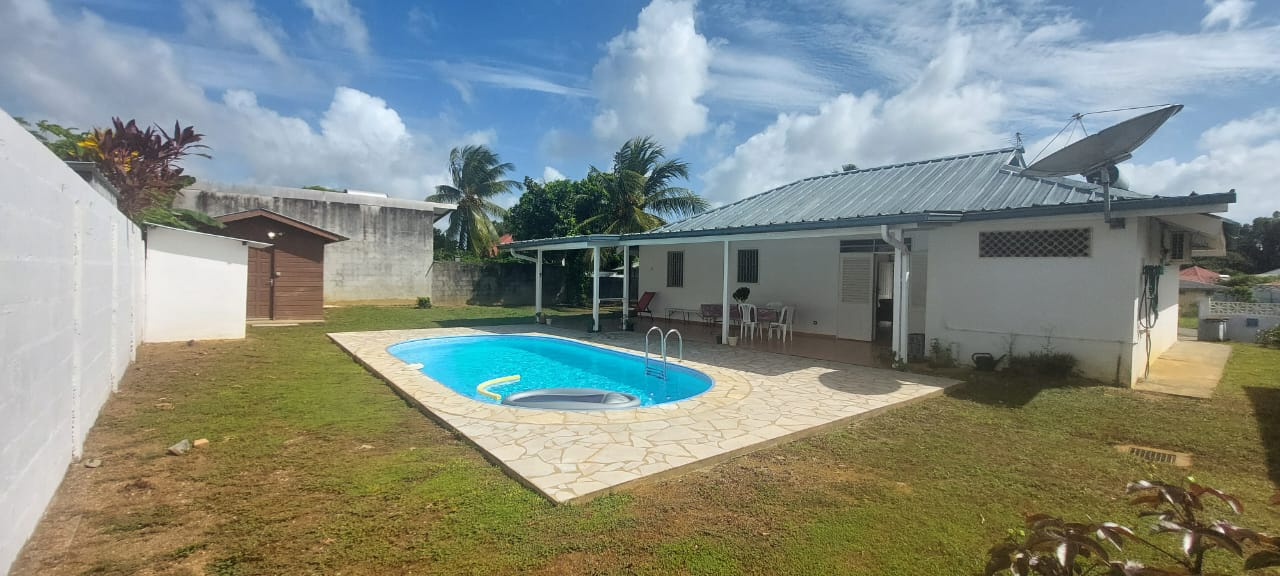 Villa T4 98m2 avec piscine , terrasse et jardin sur MACOURIA 